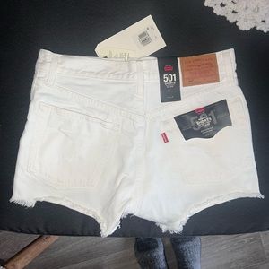 BRAND NEW LEVI’S (with tags)